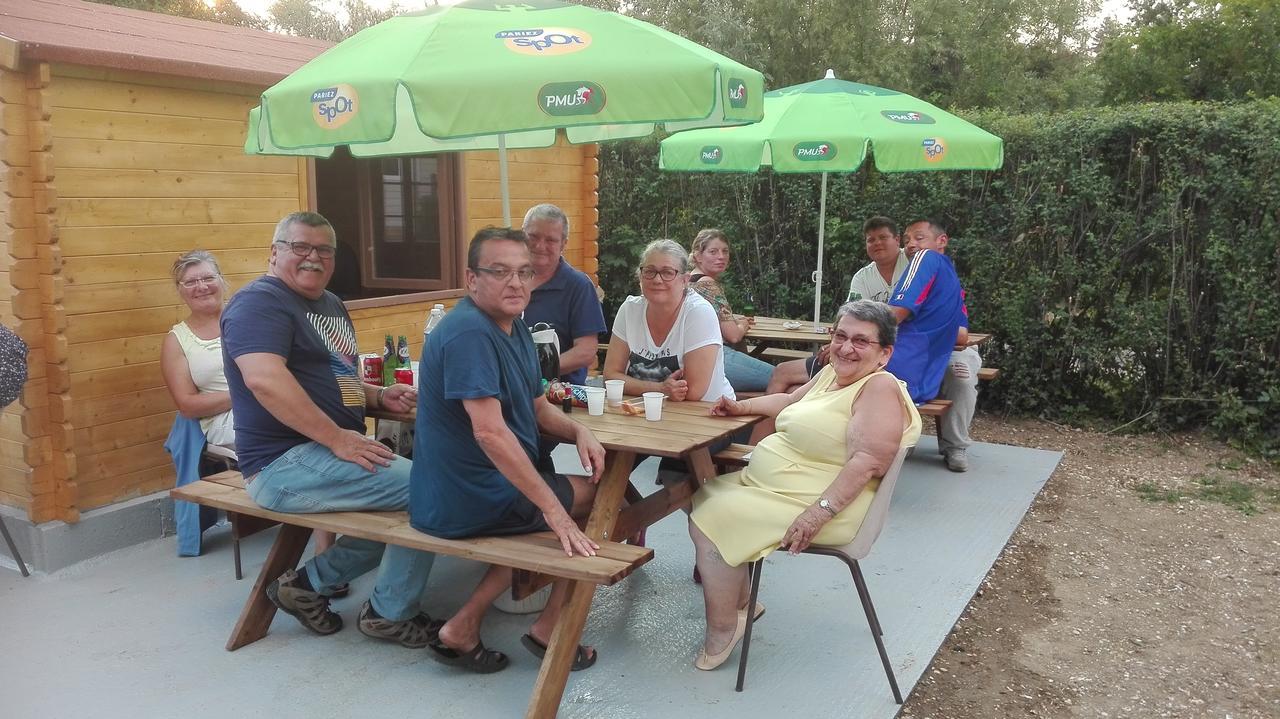 Camping Loisirs Des Groux Mousseaux-sur-Seine Extérieur photo