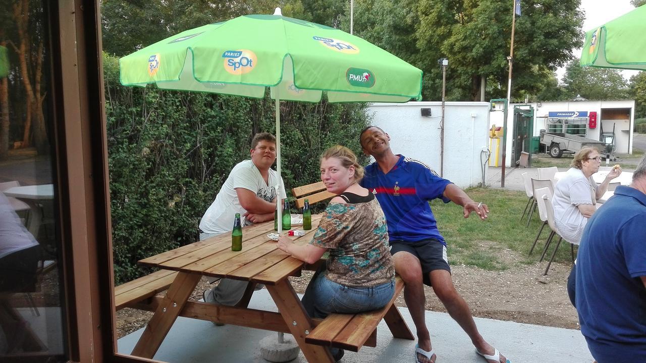 Camping Loisirs Des Groux Mousseaux-sur-Seine Extérieur photo